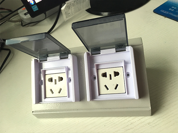 實(shí)驗(yàn)臺(tái)插座 實(shí)驗(yàn)室島式插座五孔